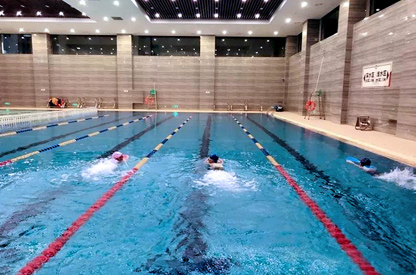 半標(biāo)室內(nèi)恒溫游泳館重慶市巴渝學(xué)校